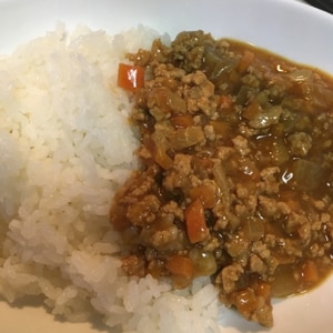 簡単♪野菜たっぷり豚ひき肉のキーマカレー